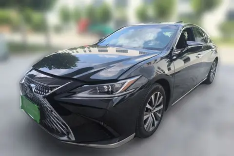 Lexus ES 2020