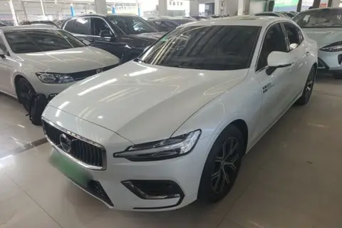 Volvo S60 2025