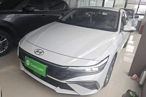 Hyundai Elantra 2025
