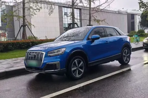 Audi Q2L e-tron 2020