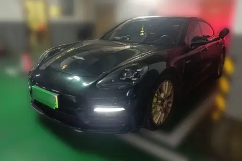 Porsche Panamera 2021