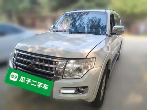 Mitsubishi Pajero 2015