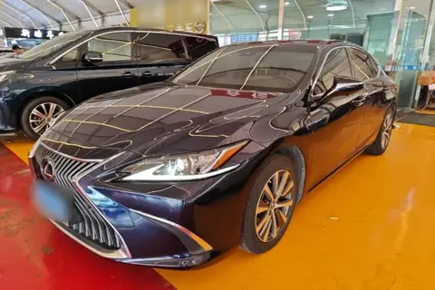 Lexus ES 2020
