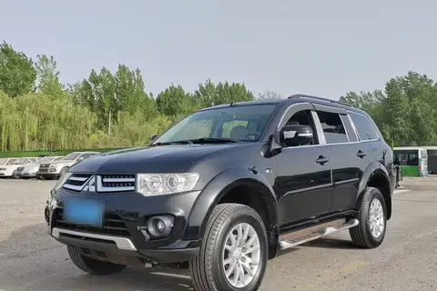Mitsubishi Pajero Sport 2013