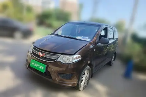 Wuling Hongguang 2015