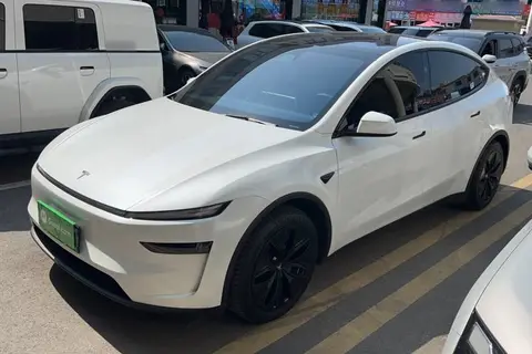 Tesla Model Y L 2025