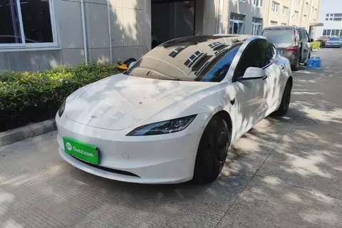 Tesla Model 3 2025