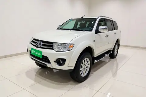 Mitsubishi Pajero Sport 2016
