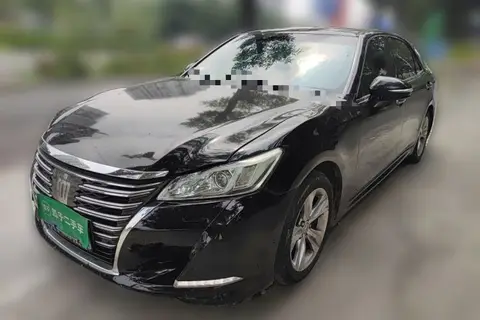 Toyota Crown 2015