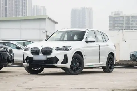 BMW iX3 2025