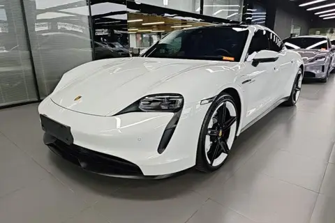 Porsche Taycan 2021