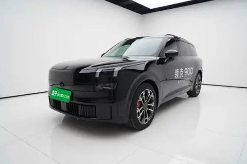 Lynk & Co 900 2025