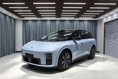 Li i8 2025