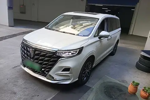 Roewe iMAX8 2024