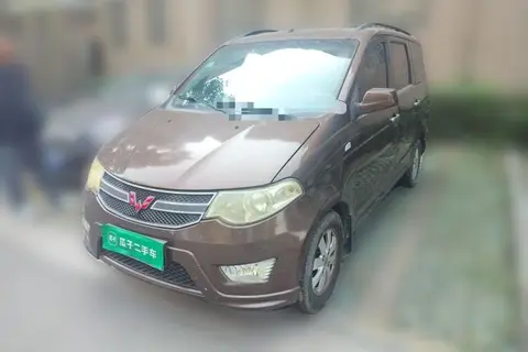 Wuling Hongguang 2015