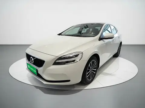 Volvo V40 2018