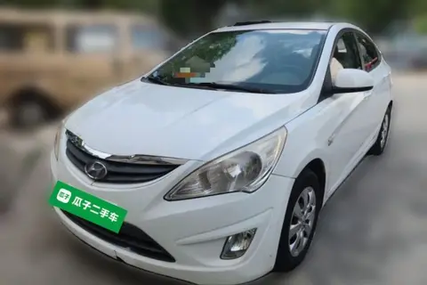 Hyundai Reina 2012