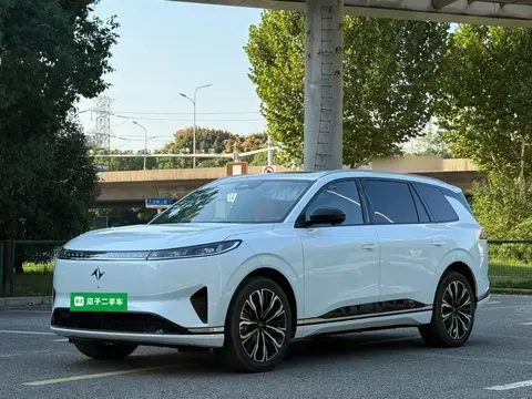 Dongfeng eπ 008 2025