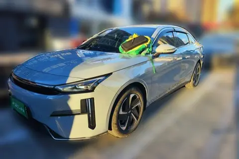 Geely L6 2024