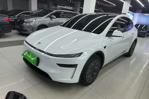 Tesla Model Y L 2025