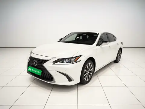 Lexus ES 2019