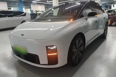 Li i8 2025