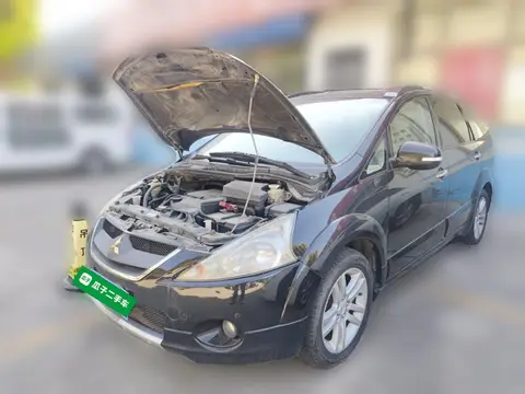 Mitsubishi Grandis 2010