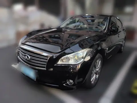 Infiniti Q70 2014