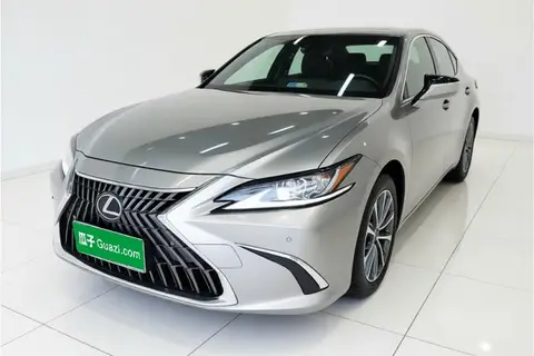 Lexus ES 2024
