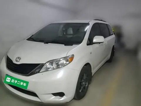 Toyota SIENNA 2011