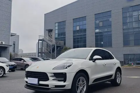 Porsche Macan 2021