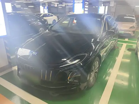 Hongqi E-QM5 2024