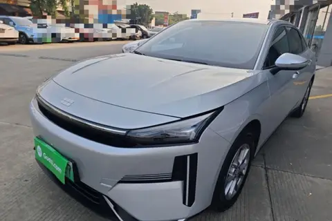 Geely L6 2025