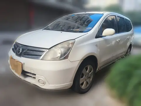Nissan Livina 2012