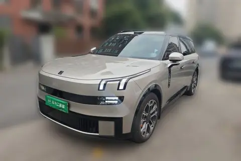 Lynk & Co 900 2025