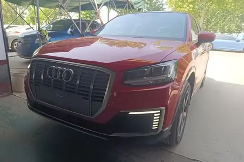 Audi Q2L e-tron 2019
