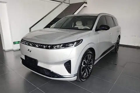 Dongfeng eπ 008 2025