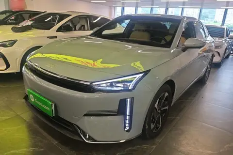 Geely L6 2024