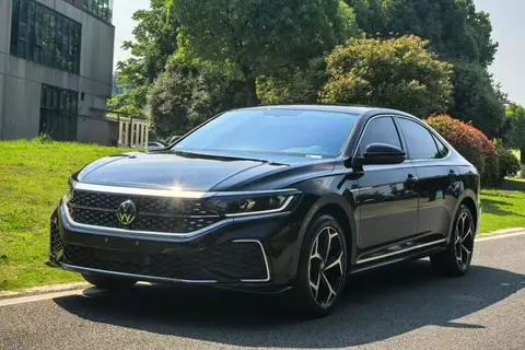 Volkswagen Passat 2025