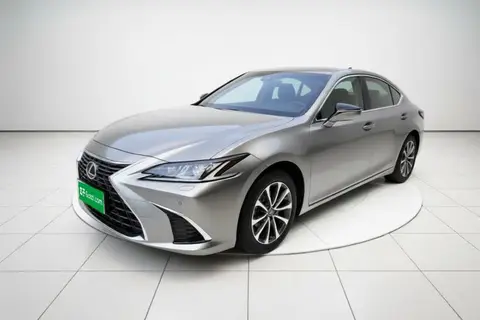 Lexus ES 2025