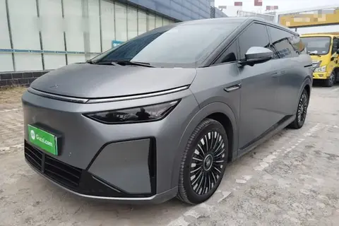 XPeng X9 2025