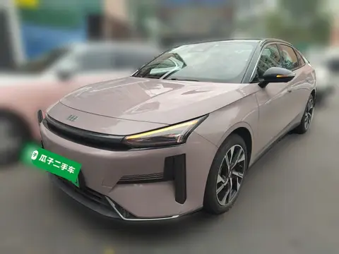 Geely L6 2024