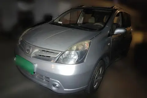 Nissan Livina 2012