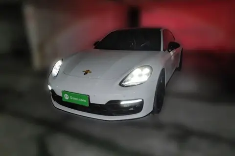 Porsche Panamera 2023