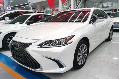 Lexus ES 2022