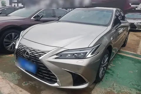 Lexus ES 2025