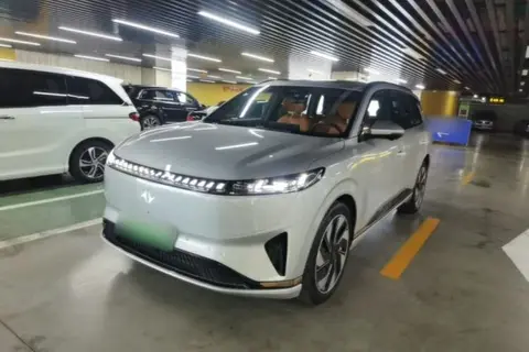 Dongfeng eπ 008 2024