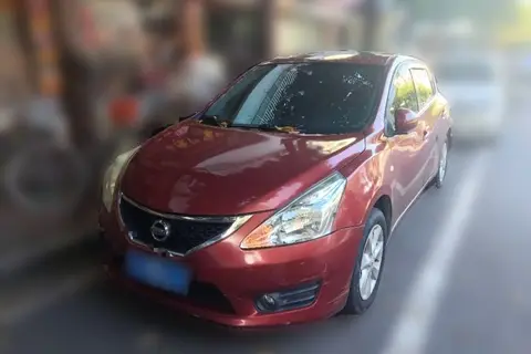 Nissan Tiida 2012