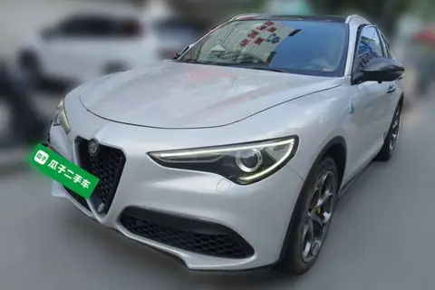 Alfa Romeo Stelvio 2017