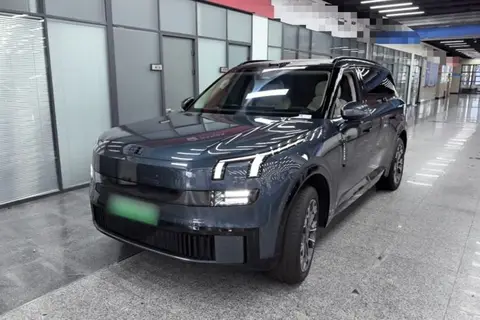 Lynk & Co 900 2025